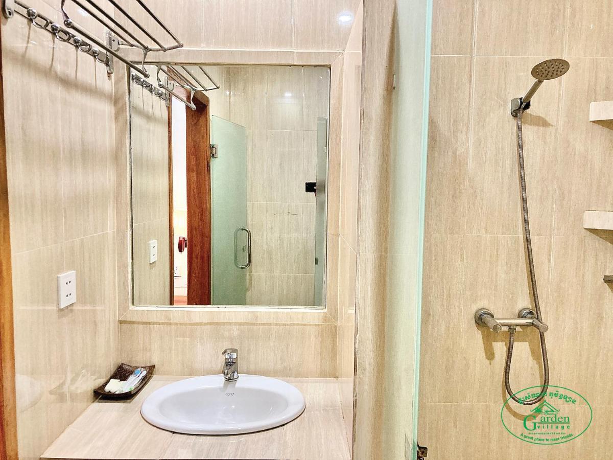 Garden Village Guesthouse & Pool Bar Сиемрип Экстерьер фото
